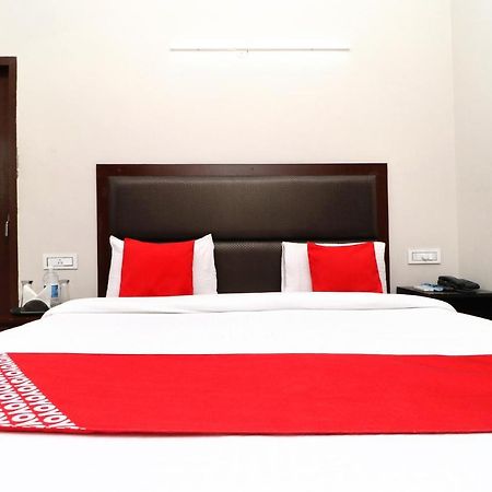 Oyo 14832 Hotel Rooftop Panchkula Extérieur photo