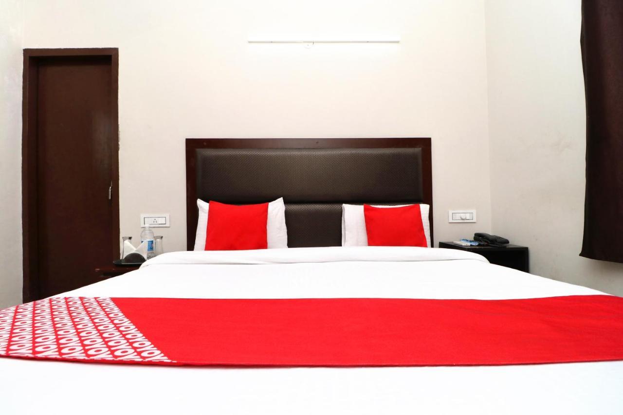 Oyo 14832 Hotel Rooftop Panchkula Extérieur photo