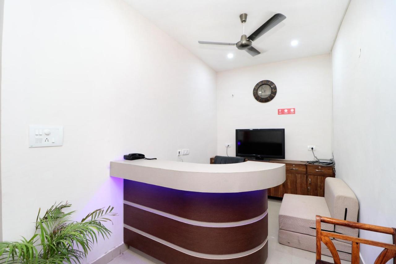 Oyo 14832 Hotel Rooftop Panchkula Extérieur photo