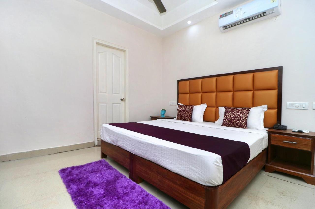 Oyo 14832 Hotel Rooftop Panchkula Extérieur photo