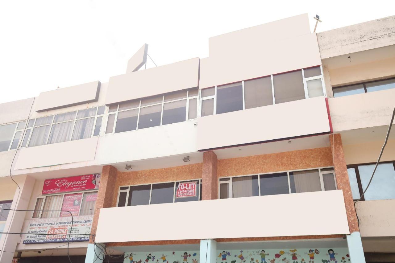 Oyo 14832 Hotel Rooftop Panchkula Extérieur photo